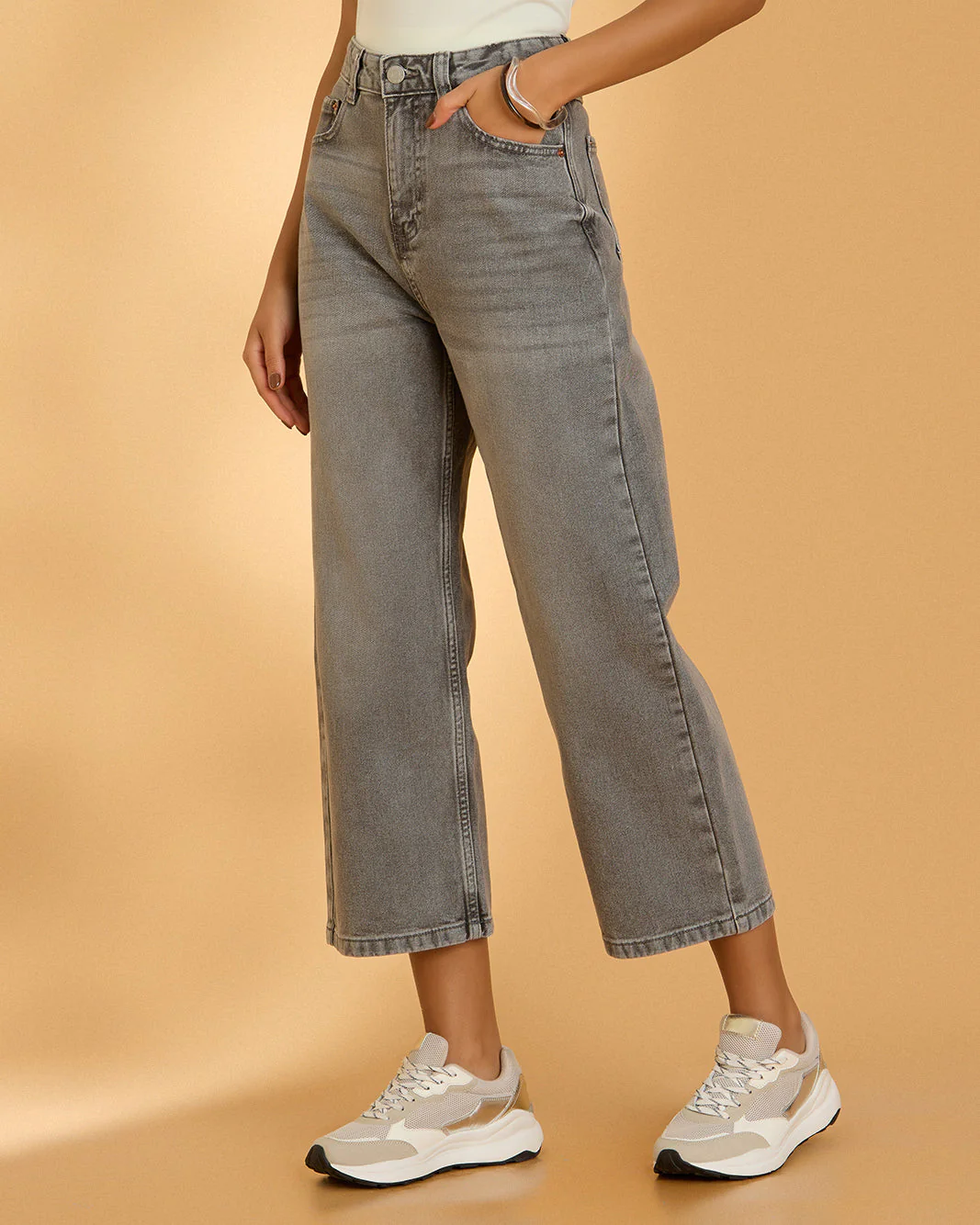 Women Jeans garment image